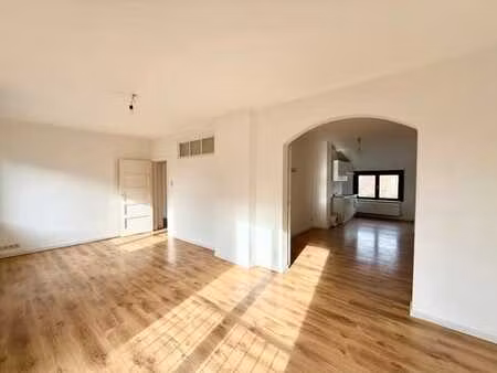 appartement avec terrasse proche du centre de perwez