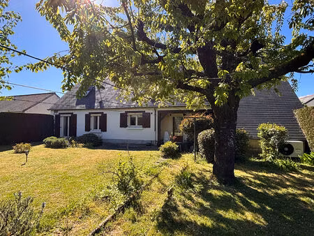 maison familiale en plein coeur de la flèche  4 chambres  garage  terrain clos