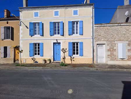 maison de village 8 pièces  à pied des commerces  avec véran