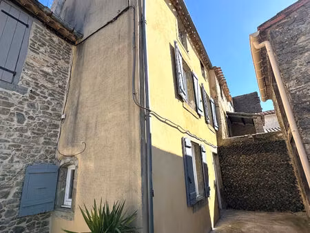maison de village avec cour 20 m² et une remise privative