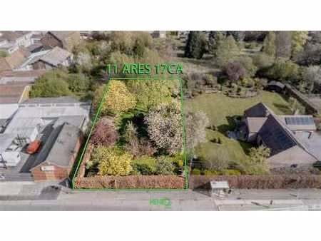 terrain à bâtir de 11 ares situé au centre du village