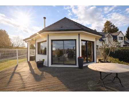 maison d'exception en ossature bois avec vue sur le chemin d