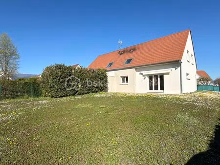 maison 3 chambres  garage  sous-sol et jardin