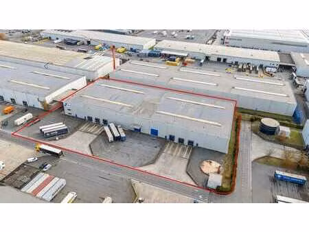 5800 m² opslagruimte met kantoor op toplocatie vlakbij de...