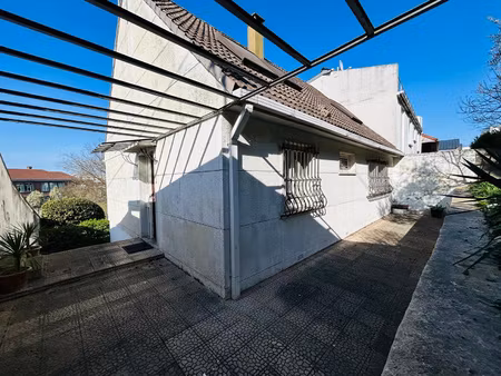 ** robuste de 5 pieces avec jardin **