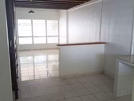 à louer à kourou : maison de 90m2 avec 2 chambres