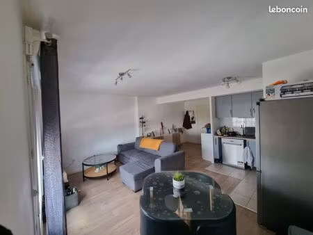 • 2 pièces 48m² - 769 euros + 165 euros de charges (chauffage et eau chaude comprise)