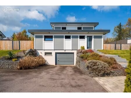 maison individuelle récente – 4 chambres – sous-sol complet – piscine