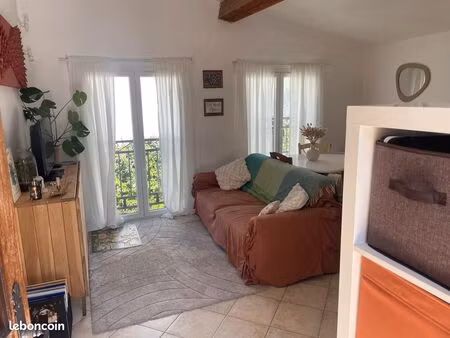 t2 avec parking au calme dans villa aix en provence le tholonet