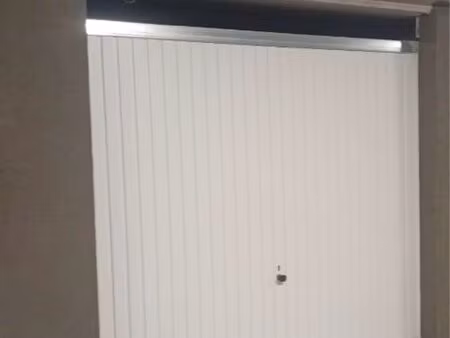 box/ garage fermé grande largeur 33 m2 proche hopital d’hyères