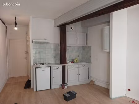 studio 1 pièce 28 m²