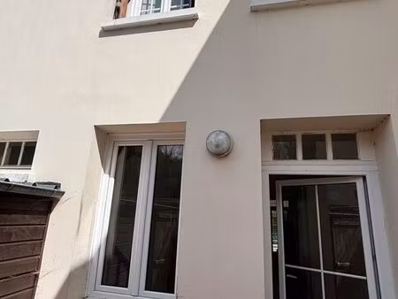 location maison de ville