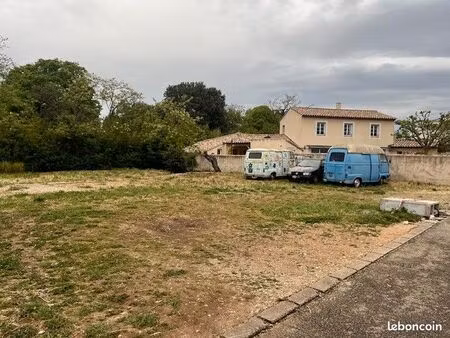 parking bateau ou camping car sur terrain 13009