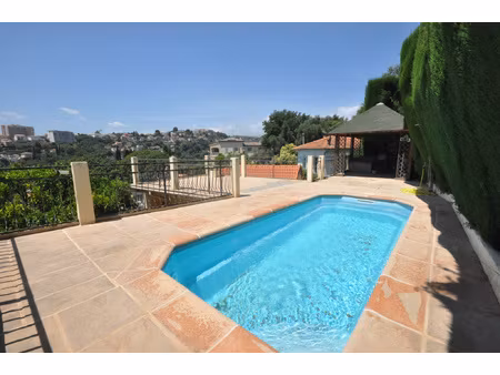 nice proche mer et commodités