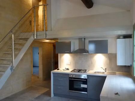 à louer  appartement de type 4 situé au 2ᵉ étag