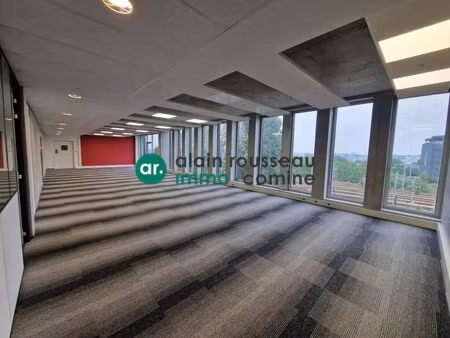 location commerce 594 m²