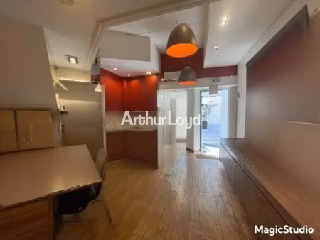 location commerce 70 m²