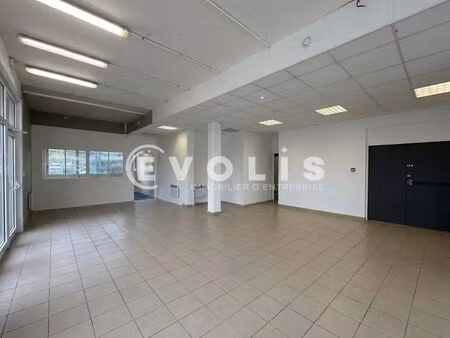 location local d'activités 224 m²