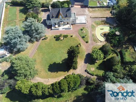 manoir du 19ème entièrement rénové sur un parc de 1 8 ha.