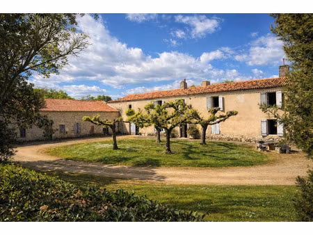 domaine de caractère sur 15 hectares aux portes du gers