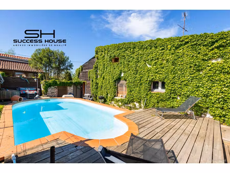 a vendre maison avec pisicne f3 secteur recherché