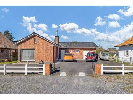 olsene: te renoveren bungalow met 3 slaapk. en garage