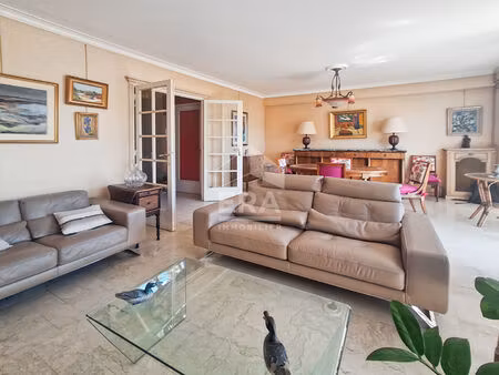 à vendre t4 de 93 7m² avec balcon filant.