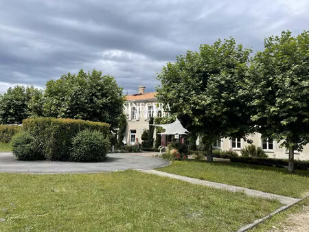 domaine d'exception en bord de l'eyre à salles