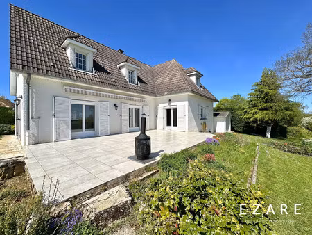 maison cossue avec piscine