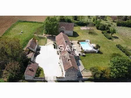 belle propriété proche de dange saint romain