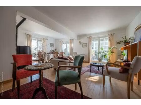 maison super lumineuse  impasse dans quartier calme  bon état général  proche toutes commo