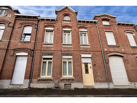 maison lumineuse avec terrasse  dépendance et beau potentiel à jeumont