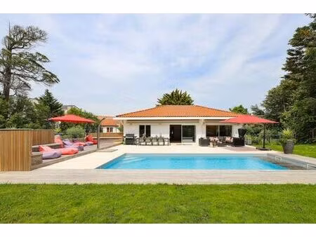 villa de luxe de 7 pièces en location biarritz  nouvelle-aquitaine