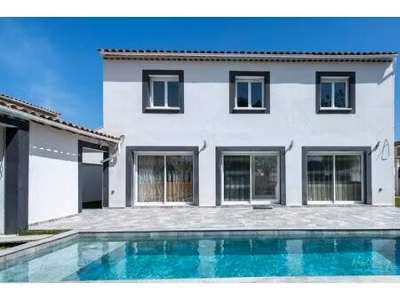 villa contemporaine avec piscine et garage proche centre-ville ?
