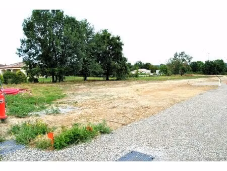 terrain à bâtir de 824 m²