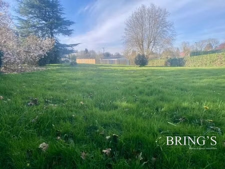 terrain constructible rare sur le secteur : 1126 m² plat proche