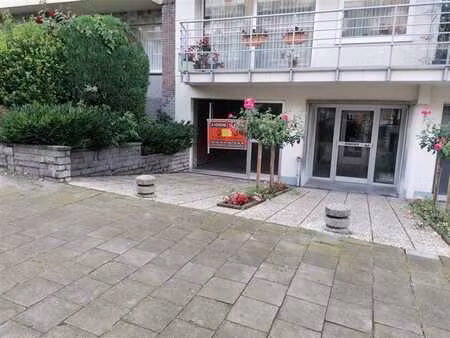 commerce/ bureau+ pièce de vie en annexe a vendre avec gara