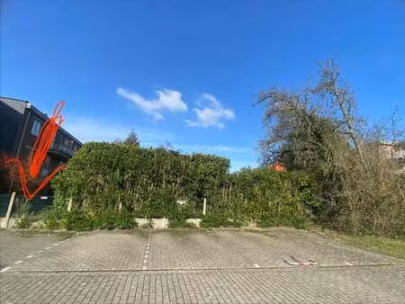 emplacement 1 voiture à proximité place dumon stockel