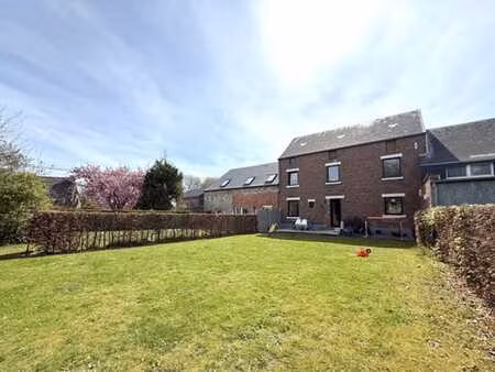 maison (4ch + grenier)  jardin  terrasse  et parkings ext.