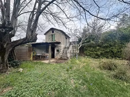 terrain constructible plat d’environ 1 350 m²