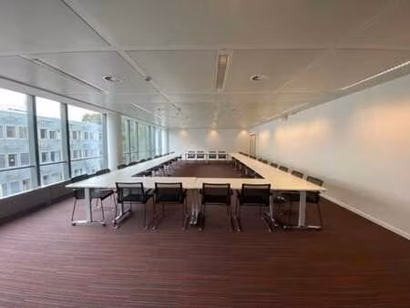 renovated offices to let as from 450 m² up to 8.935 m²