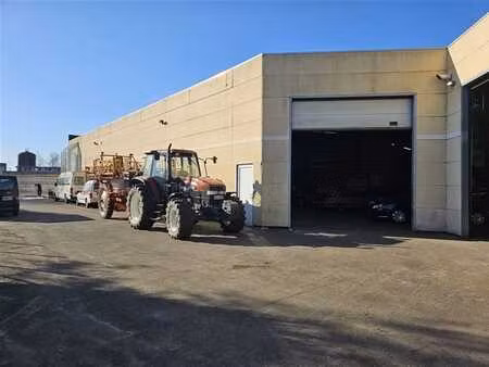 te huur: magazijnruimtes  uitstekend gelegen te drongen