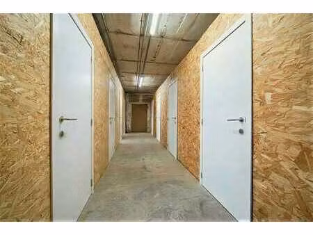 boxs de stockage sécurisés en intérieur