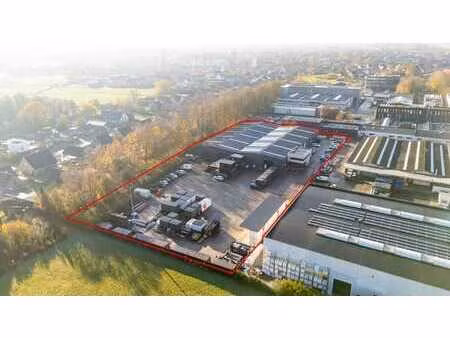 bedrijfsgebouw van 3.526 m² met ruim verhard buitenterrein
