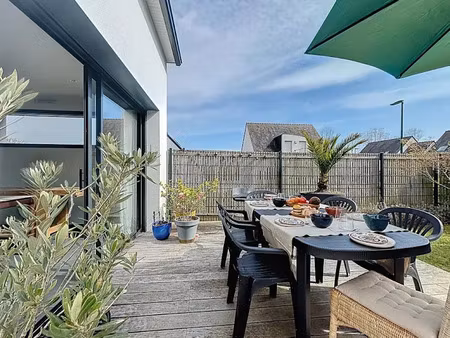 location meublée maison 5 pièces 108 m² à auray (56400)  1 630 €