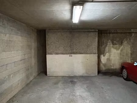 location parking 14 m² à paris 8ème (75008)  150 €