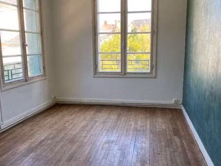 location appartement 2 pièces à la ferté-bernard (72400) : à louer 2 pièces / 49m² la fert