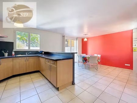 location meublée maison 5 pièces 104 m² à montbonnot-saint-martin (38330)  1 300 €
