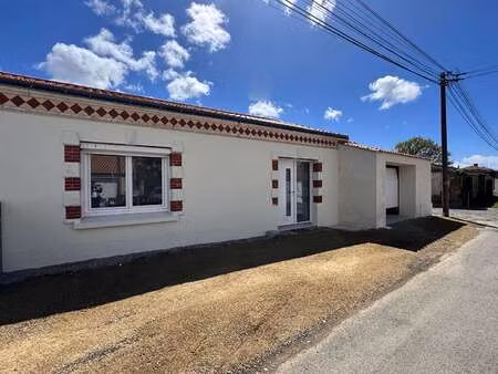 location maison meublé à saint-hilaire-de-chaléons (44680) : à louer meublé / 75m² saint-h