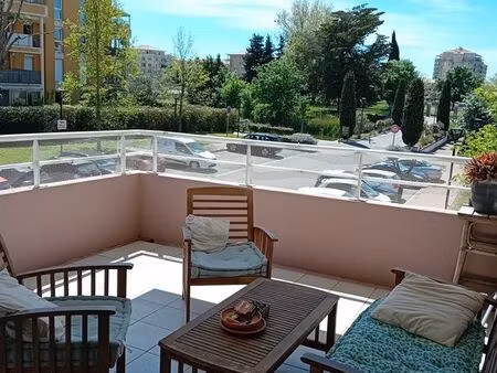 lattes sur la vasque